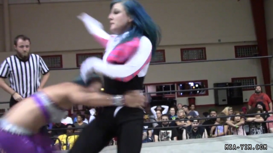 Click to view full size image
==============
MiavsLeva_Still1668.jpg MiavsLeva_Still1668.jpg