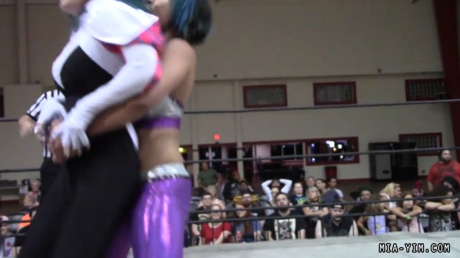 Click to view full size image
==============
MiavsLeva_Still1670.jpg MiavsLeva_Still1670.jpg