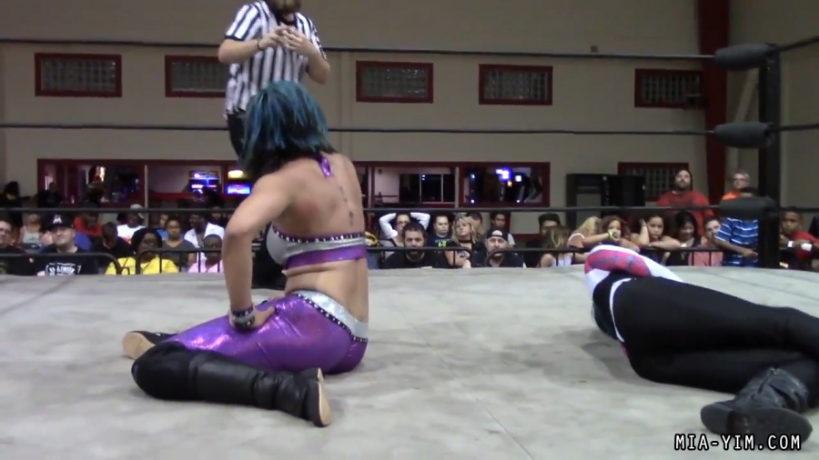 Click to view full size image
==============
MiavsLeva_Still1685.jpg MiavsLeva_Still1685.jpg