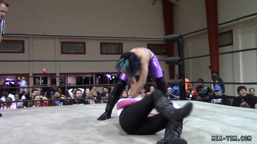 Click to view full size image
==============
MiavsLeva_Still1705.jpg MiavsLeva_Still1705.jpg