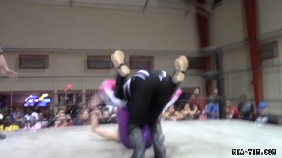 Click to view full size image
==============
MiavsLeva_Still1721.jpg MiavsLeva_Still1721.jpg