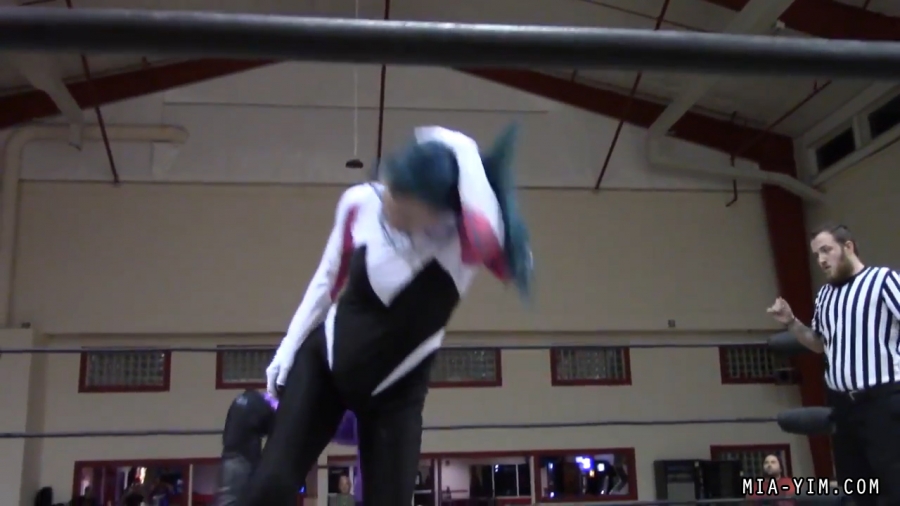 Click to view full size image
==============
MiavsLeva_Still1744.jpg MiavsLeva_Still1744.jpg