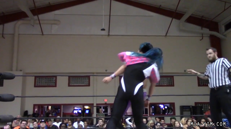 Click to view full size image
==============
MiavsLeva_Still1748.jpg MiavsLeva_Still1748.jpg