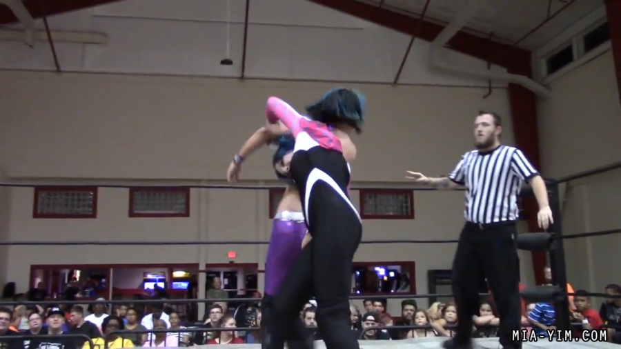 Click to view full size image
==============
MiavsLeva_Still1750.jpg MiavsLeva_Still1750.jpg