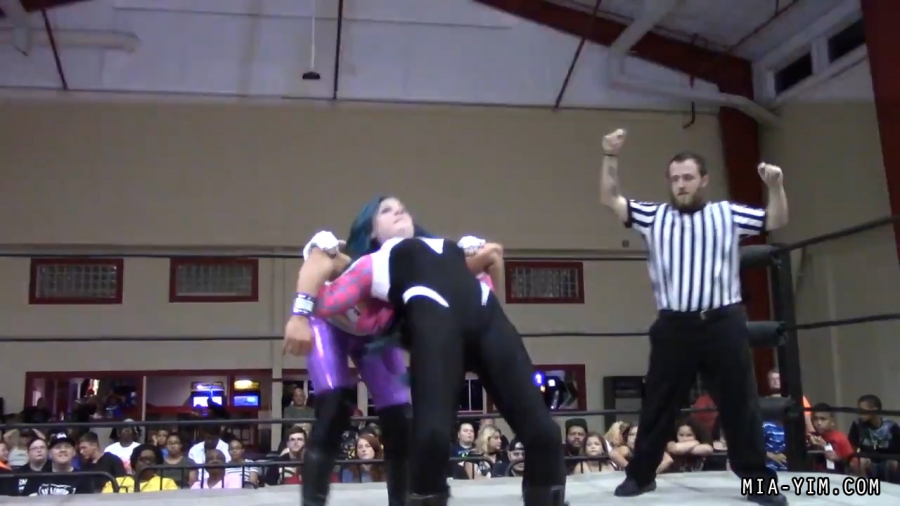 Click to view full size image
==============
MiavsLeva_Still1752.jpg MiavsLeva_Still1752.jpg