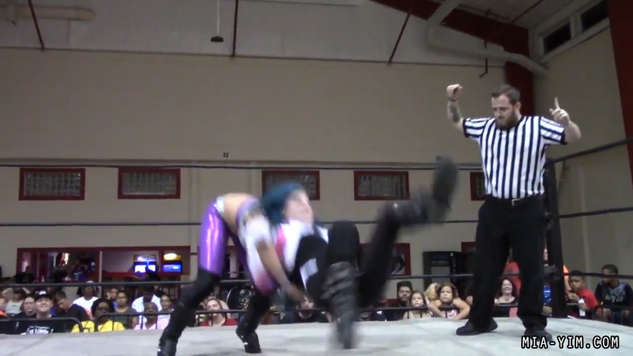 Click to view full size image
==============
MiavsLeva_Still1753.jpg MiavsLeva_Still1753.jpg