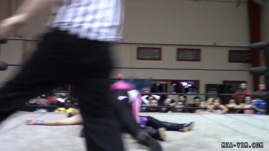 Click to view full size image
==============
MiavsLeva_Still1762.jpg MiavsLeva_Still1762.jpg