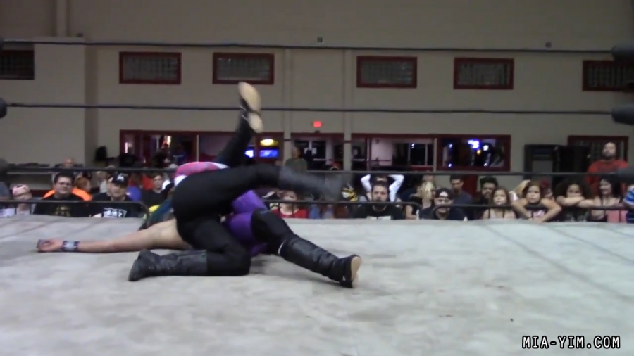 Click to view full size image
==============
MiavsLeva_Still1765.jpg MiavsLeva_Still1765.jpg