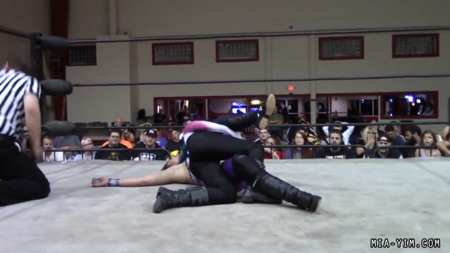 Click to view full size image
==============
MiavsLeva_Still1768.jpg MiavsLeva_Still1768.jpg