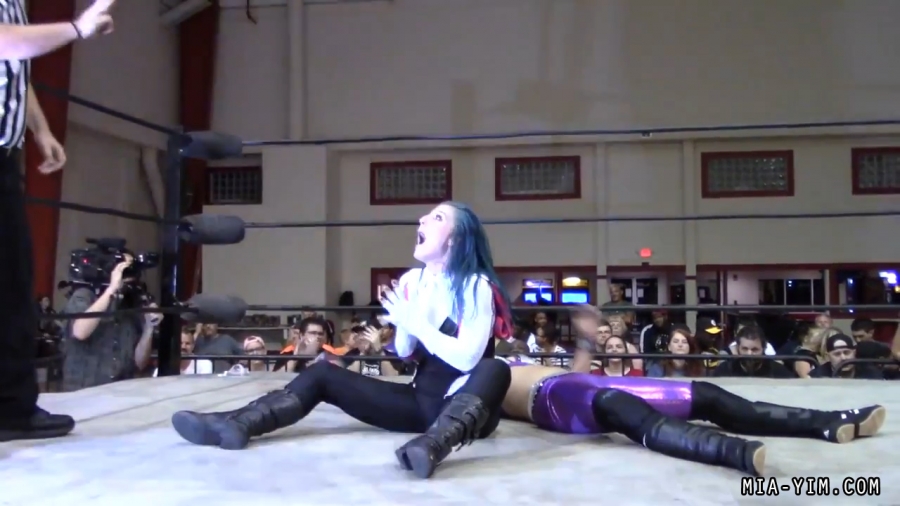 Click to view full size image
==============
MiavsLeva_Still1779.jpg MiavsLeva_Still1779.jpg