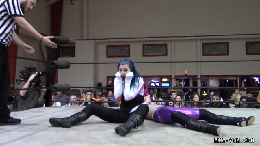 Click to view full size image
==============
MiavsLeva_Still1781.jpg MiavsLeva_Still1781.jpg