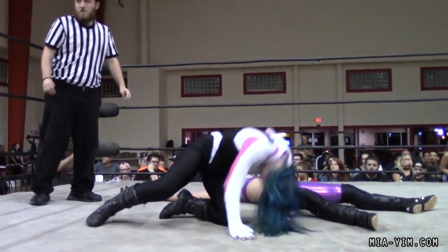 Click to view full size image
==============
MiavsLeva_Still1789.jpg MiavsLeva_Still1789.jpg