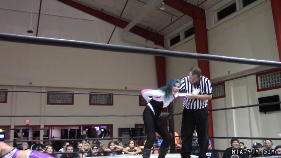 Click to view full size image
==============
MiavsLeva_Still1798.jpg MiavsLeva_Still1798.jpg