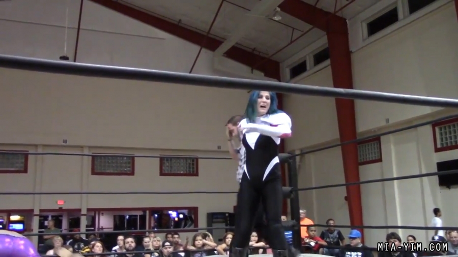 Click to view full size image
==============
MiavsLeva_Still1804.jpg MiavsLeva_Still1804.jpg