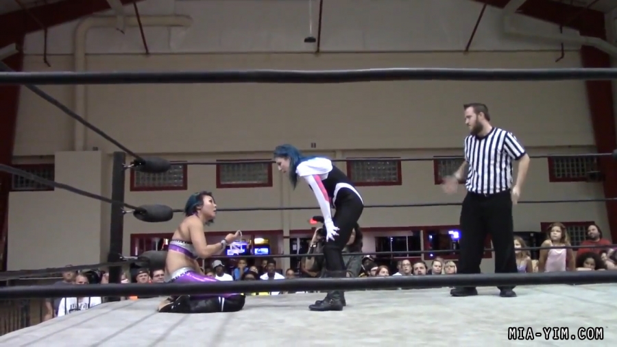 Click to view full size image
==============
MiavsLeva_Still1826.jpg MiavsLeva_Still1826.jpg