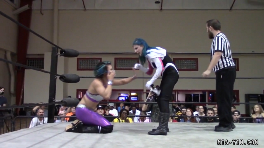 Click to view full size image
==============
MiavsLeva_Still1840.jpg MiavsLeva_Still1840.jpg