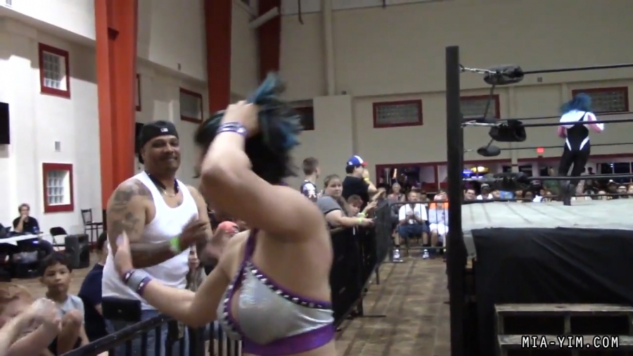 Click to view full size image
==============
MiavsLeva_Still1905.jpg MiavsLeva_Still1905.jpg