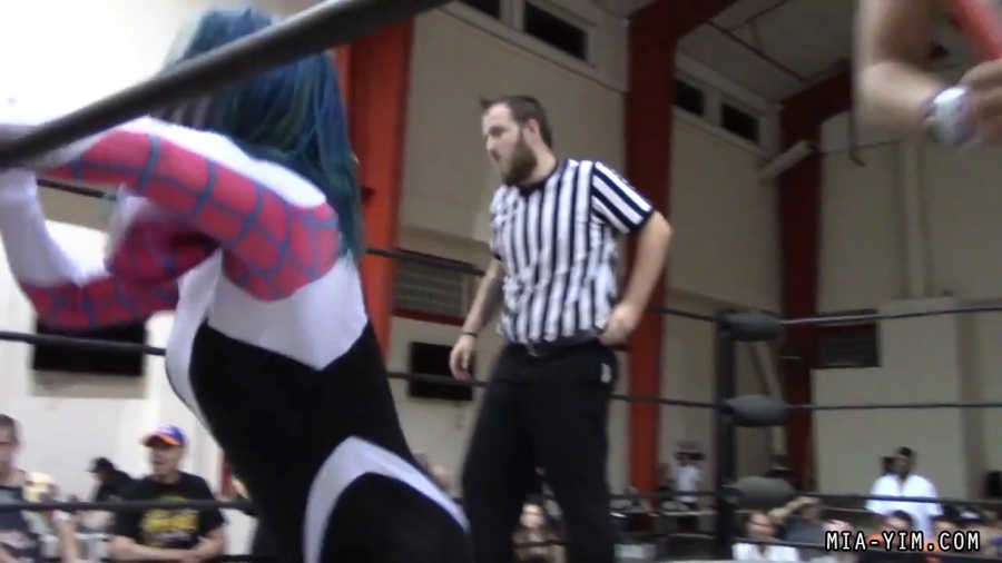 Click to view full size image
==============
MiavsLeva_Still1954.jpg MiavsLeva_Still1954.jpg