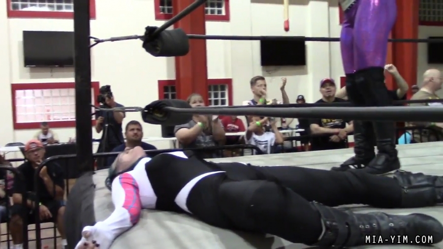 Click to view full size image
==============
MiavsLeva_Still1957.jpg MiavsLeva_Still1957.jpg