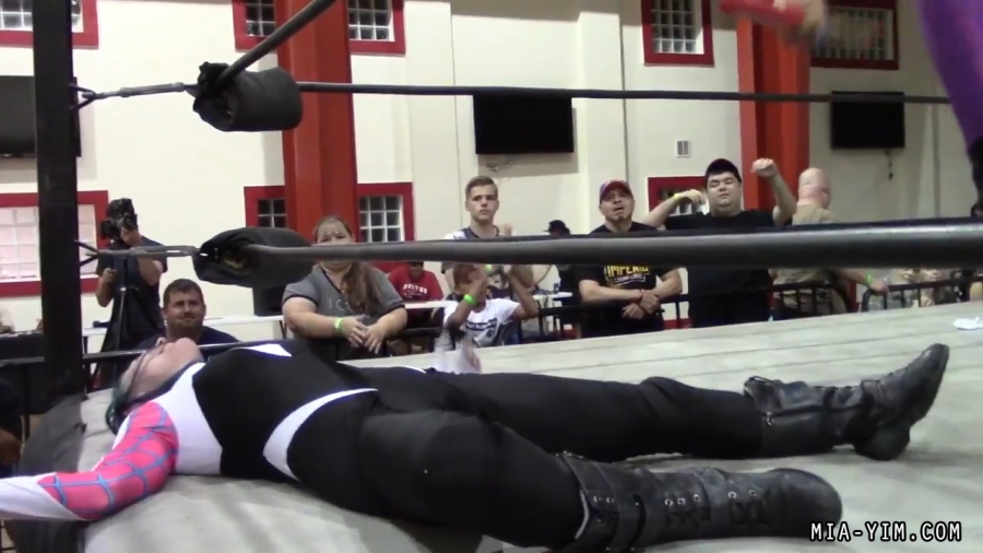 Click to view full size image
==============
MiavsLeva_Still1960.jpg MiavsLeva_Still1960.jpg