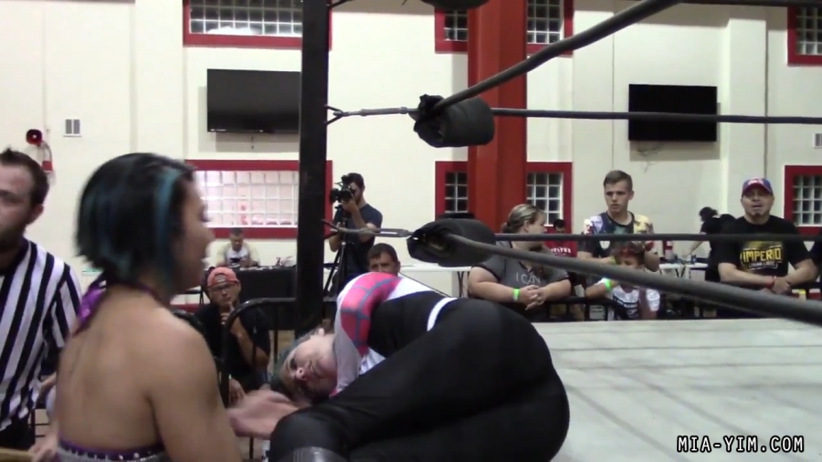 Click to view full size image
==============
MiavsLeva_Still1972.jpg MiavsLeva_Still1972.jpg