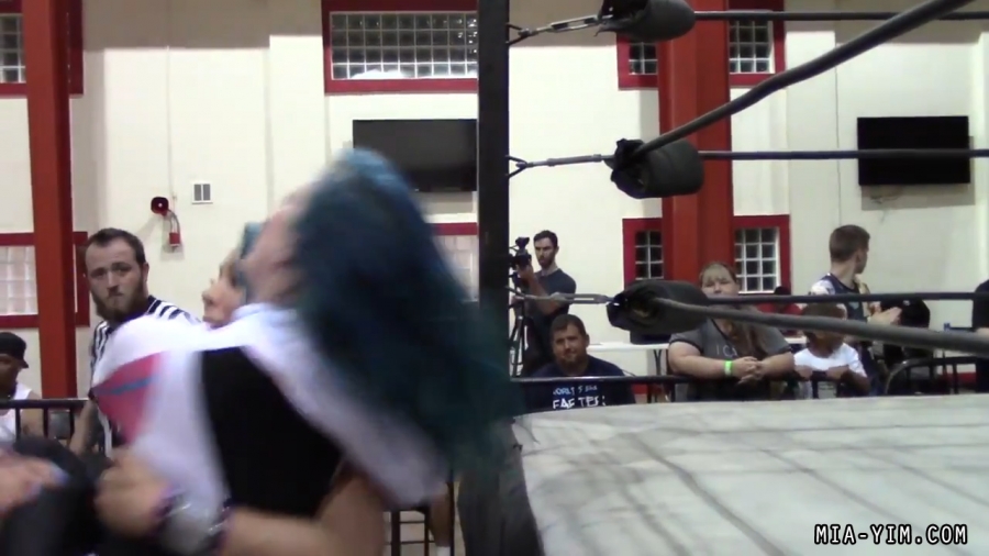 Click to view full size image
==============
MiavsLeva_Still1981.jpg MiavsLeva_Still1981.jpg