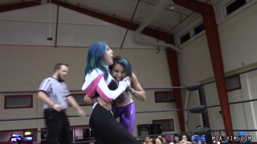 Click to view full size image
==============
MiavsLeva_Still321.jpg MiavsLeva_Still321.jpg