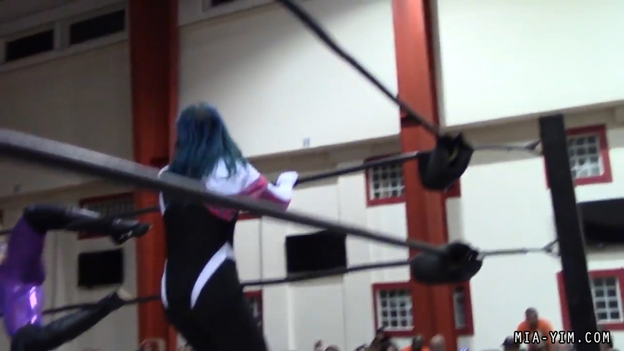 Click to view full size image
==============
MiavsLeva_Still347.jpg MiavsLeva_Still347.jpg