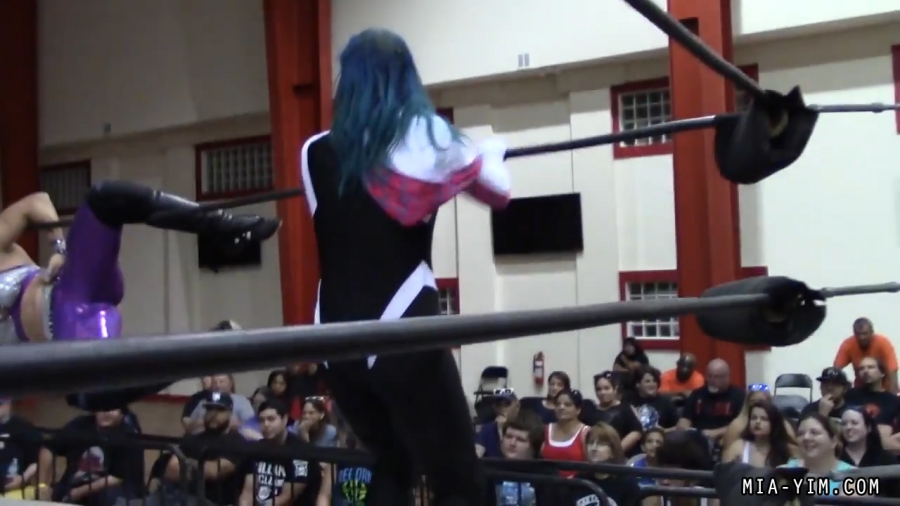 Click to view full size image
==============
MiavsLeva_Still349.jpg MiavsLeva_Still349.jpg