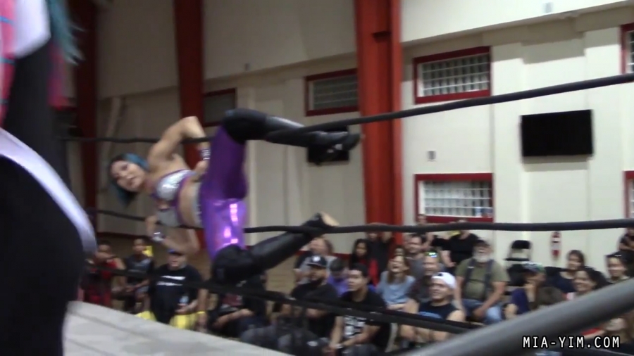 Click to view full size image
==============
MiavsLeva_Still356.jpg MiavsLeva_Still356.jpg