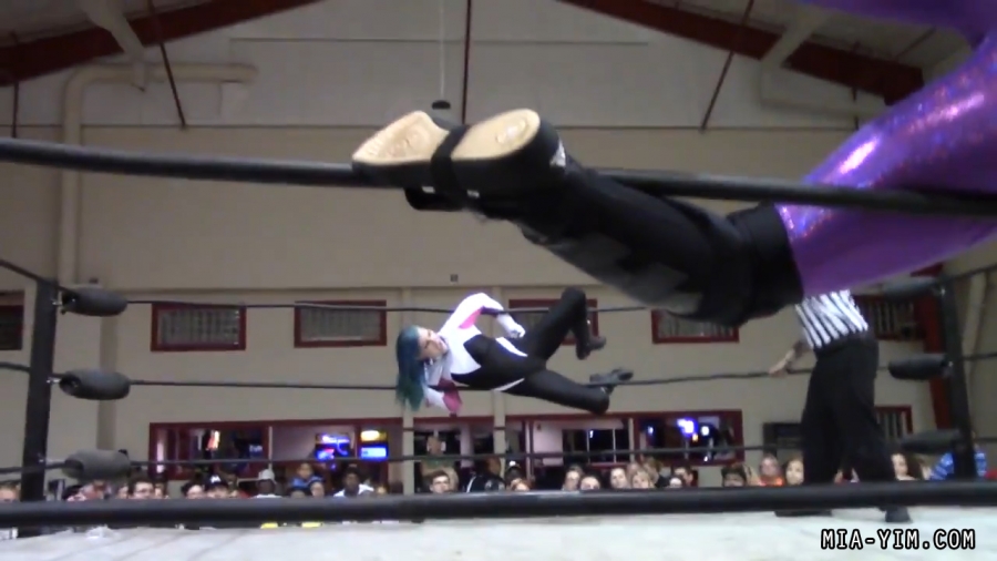 Click to view full size image
==============
MiavsLeva_Still419.jpg MiavsLeva_Still419.jpg