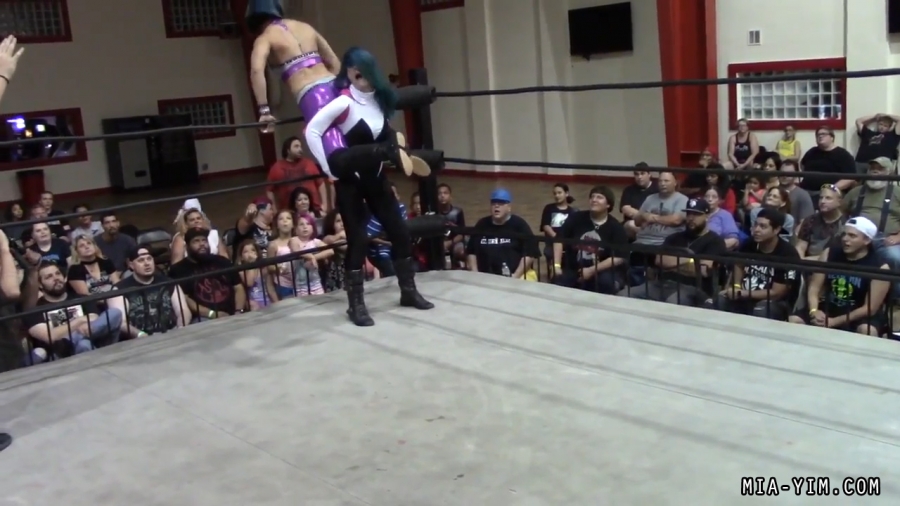 Click to view full size image
==============
MiavsLeva_Still626.jpg MiavsLeva_Still626.jpg