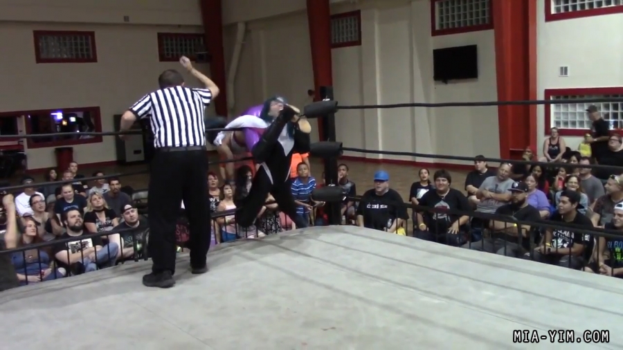 Click to view full size image
==============
MiavsLeva_Still638.jpg MiavsLeva_Still638.jpg