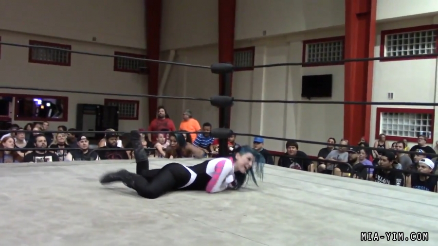 Click to view full size image
==============
MiavsLeva_Still652.jpg MiavsLeva_Still652.jpg