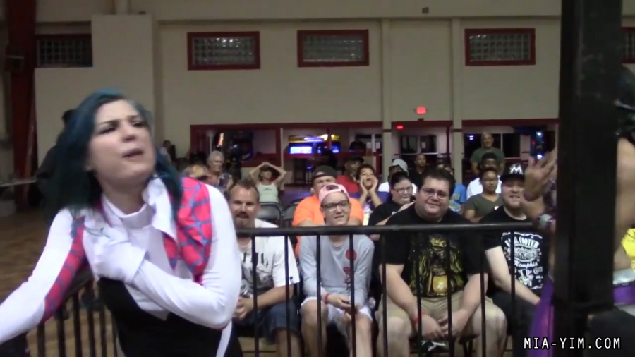 Click to view full size image
==============
MiavsLeva_Still709.jpg MiavsLeva_Still709.jpg