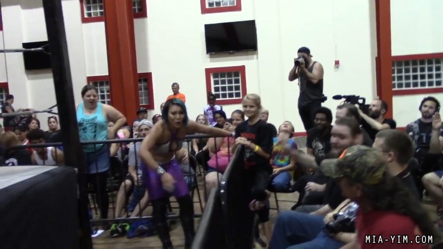 Click to view full size image
==============
MiavsLeva_Still767.jpg MiavsLeva_Still767.jpg