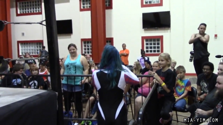 Click to view full size image
==============
MiavsLeva_Still777.jpg MiavsLeva_Still777.jpg