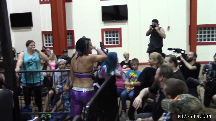 Click to view full size image
==============
MiavsLeva_Still785.jpg MiavsLeva_Still785.jpg