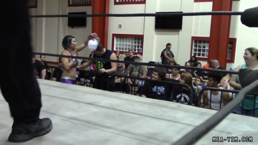 Click to view full size image
==============
MiavsLeva_Still801.jpg MiavsLeva_Still801.jpg