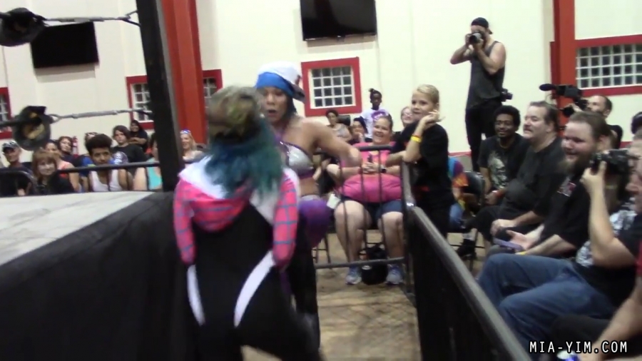 Click to view full size image
==============
MiavsLeva_Still920.jpg MiavsLeva_Still920.jpg