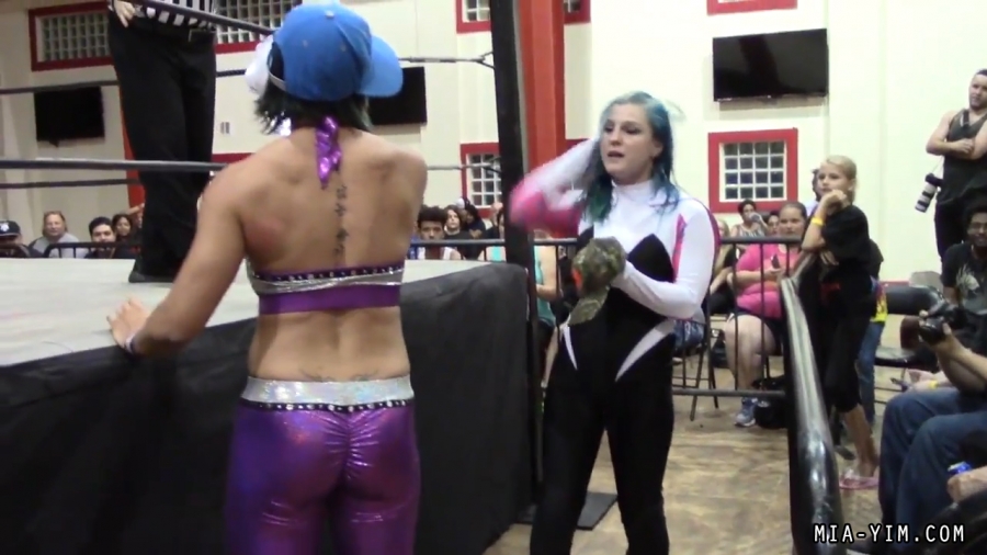 Click to view full size image
==============
MiavsLeva_Still937.jpg MiavsLeva_Still937.jpg