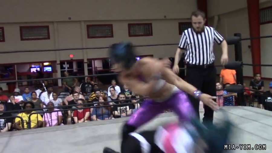 Click to view full size image
==============
MiavsLeva_Still987.jpg MiavsLeva_Still987.jpg