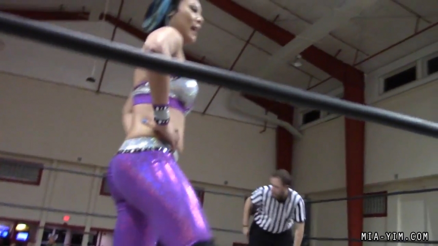 Click to view full size image
==============
MiavsLeva_Still994.jpg MiavsLeva_Still994.jpg