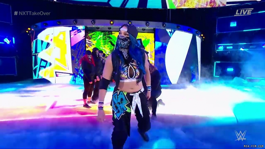 WWE_NXT_TakeOver_Toronto_2019_720p_WEB_h264-HEEL_mp40035.jpg