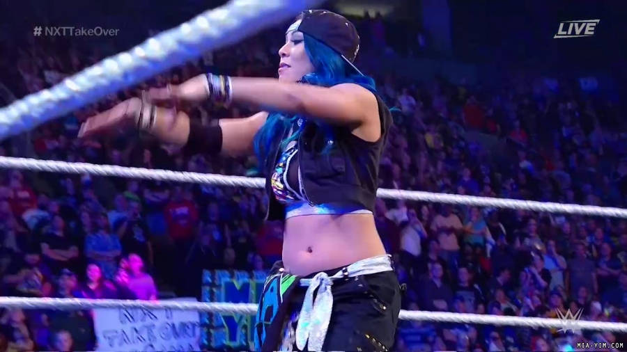 WWE_NXT_TakeOver_Toronto_2019_720p_WEB_h264-HEEL_mp40065.jpg