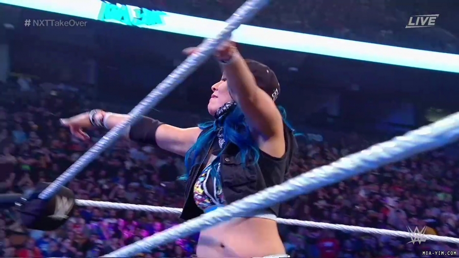 WWE_NXT_TakeOver_Toronto_2019_720p_WEB_h264-HEEL_mp40066.jpg