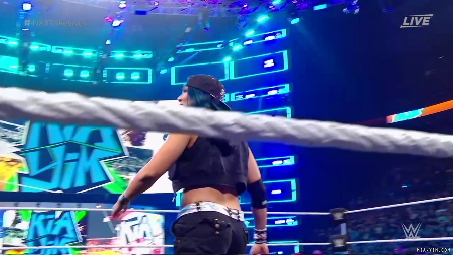 WWE_NXT_TakeOver_Toronto_2019_720p_WEB_h264-HEEL_mp40075.jpg