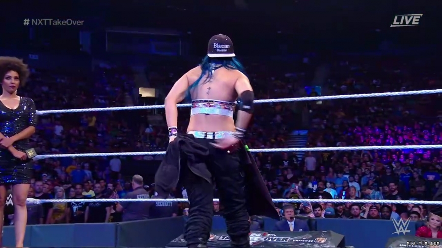 WWE_NXT_TakeOver_Toronto_2019_720p_WEB_h264-HEEL_mp40080.jpg