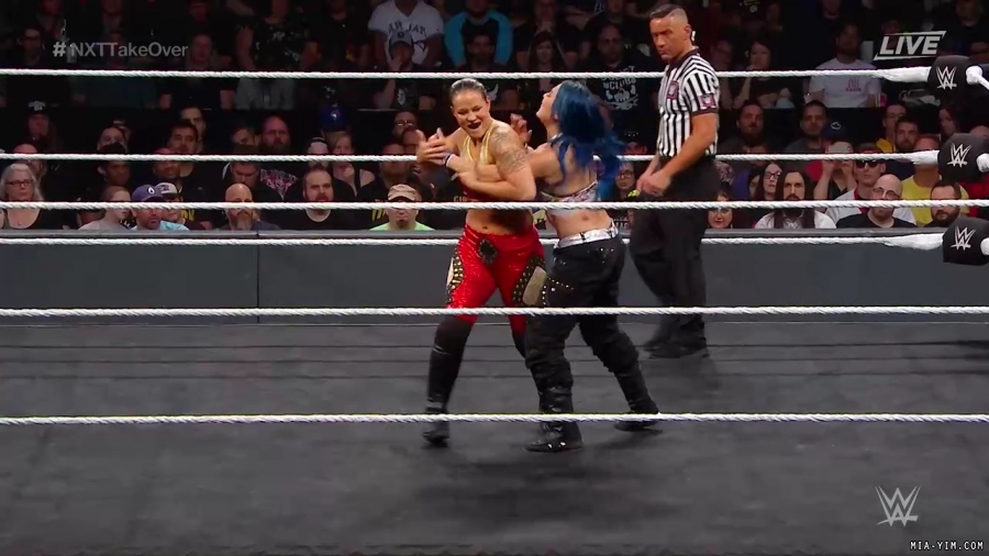 WWE_NXT_TakeOver_Toronto_2019_720p_WEB_h264-HEEL_mp40183.jpg