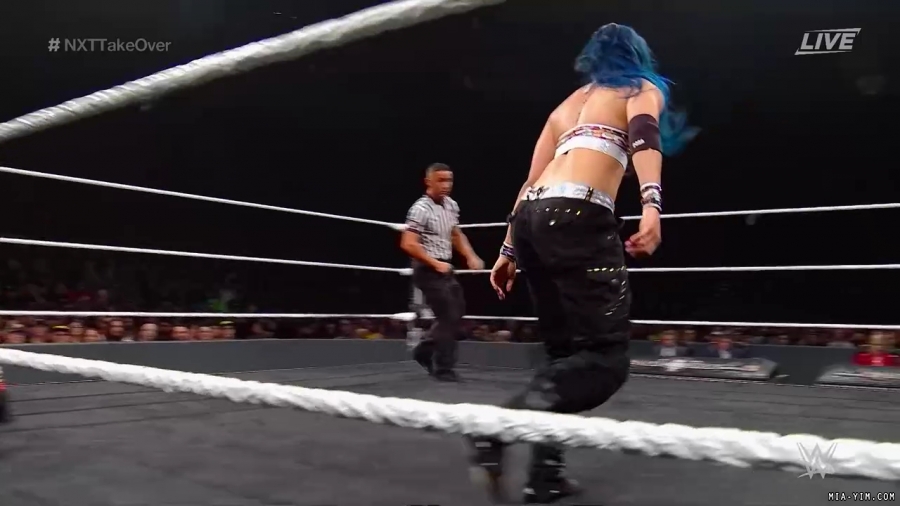 WWE_NXT_TakeOver_Toronto_2019_720p_WEB_h264-HEEL_mp40261.jpg